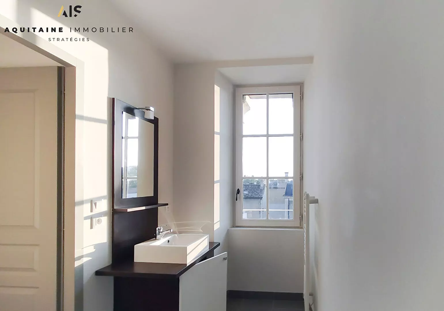 AQUITAINE IMMOBILIER STRATEGIES - EXCLUSIVITE - POITIERS CENTRE VILLE - APPARTEMENT T3 70 M² - LIBRE DE TOUTE OCCUPATION / image 5