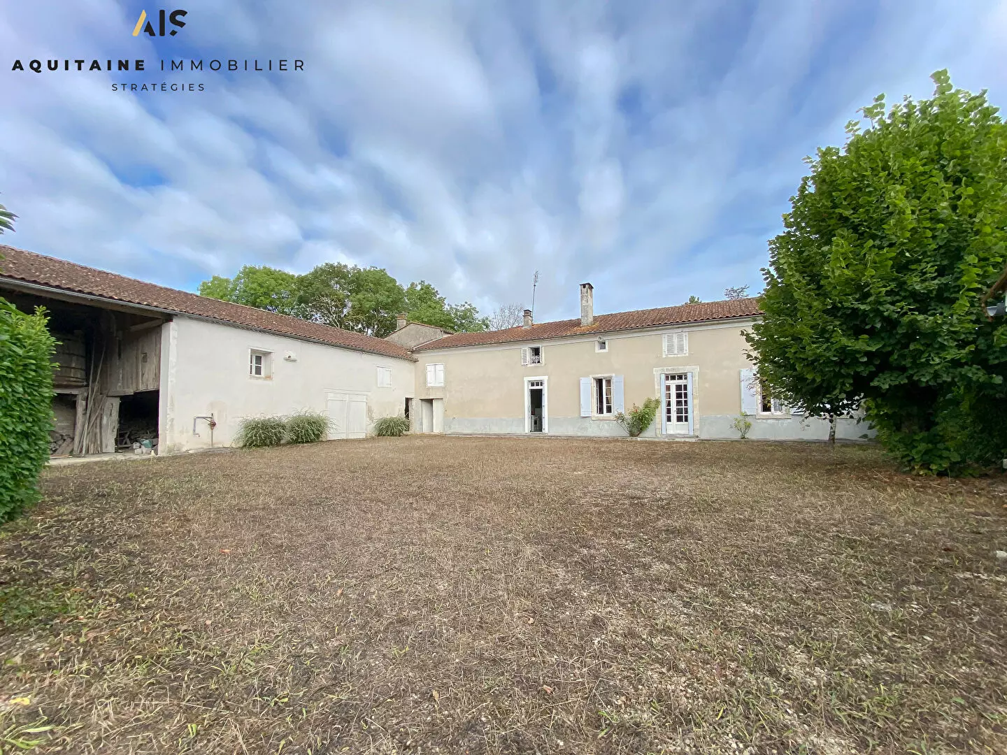 Ancienne ferme avec dépendances Saint Palais Du Ne / image 0