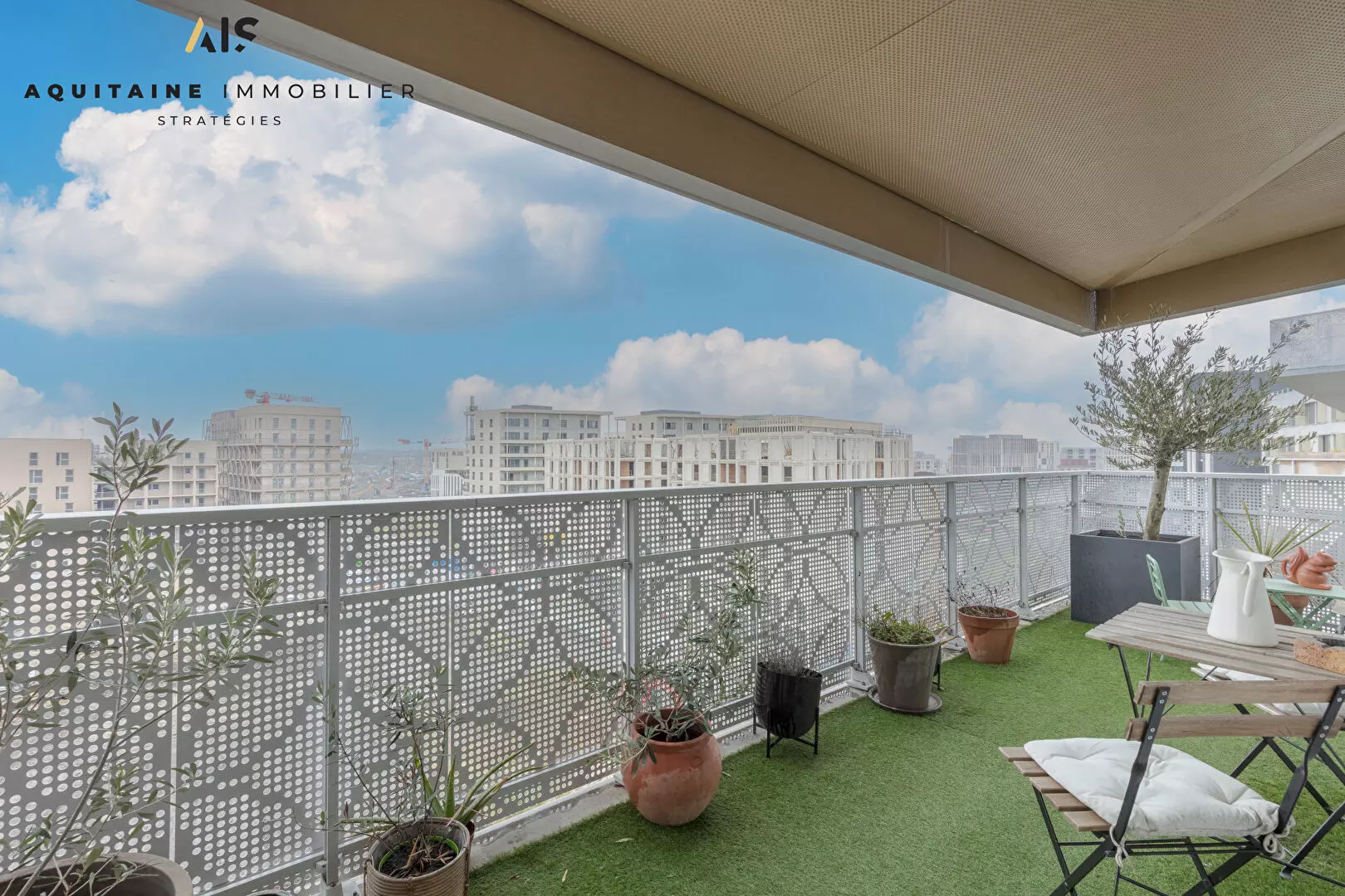 AQUITAINE IMMOBILIER STRATEGIES - EXCLUSIVITE - APPARTEMENT T4  80 M² + TERRASSE 31 M² + PARKING SOUS SOL BORDEAUX  GARE/ EURATLANTIQUE/BELCIER / image 3