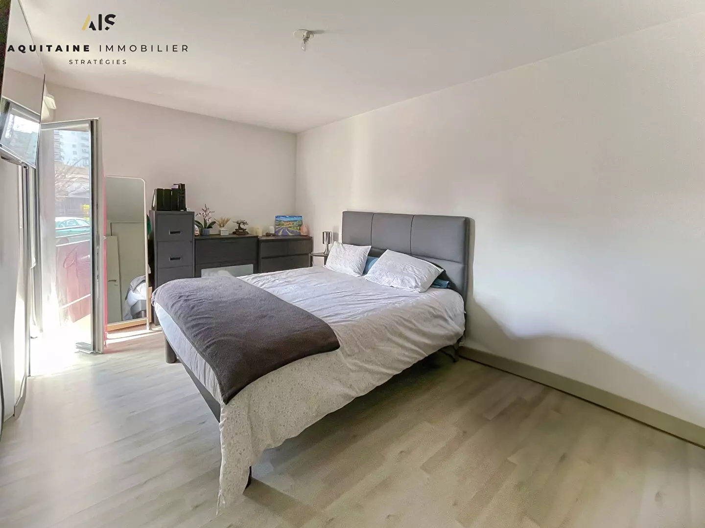 AQUITAINE IMMOBILIER STRATEGIES - MERIGNAC CAPEYRON- APPARTEMENT T2 ENV 45 M² + BALCON + PARKING PRIVATIF EN SOUS SOL. / image 4