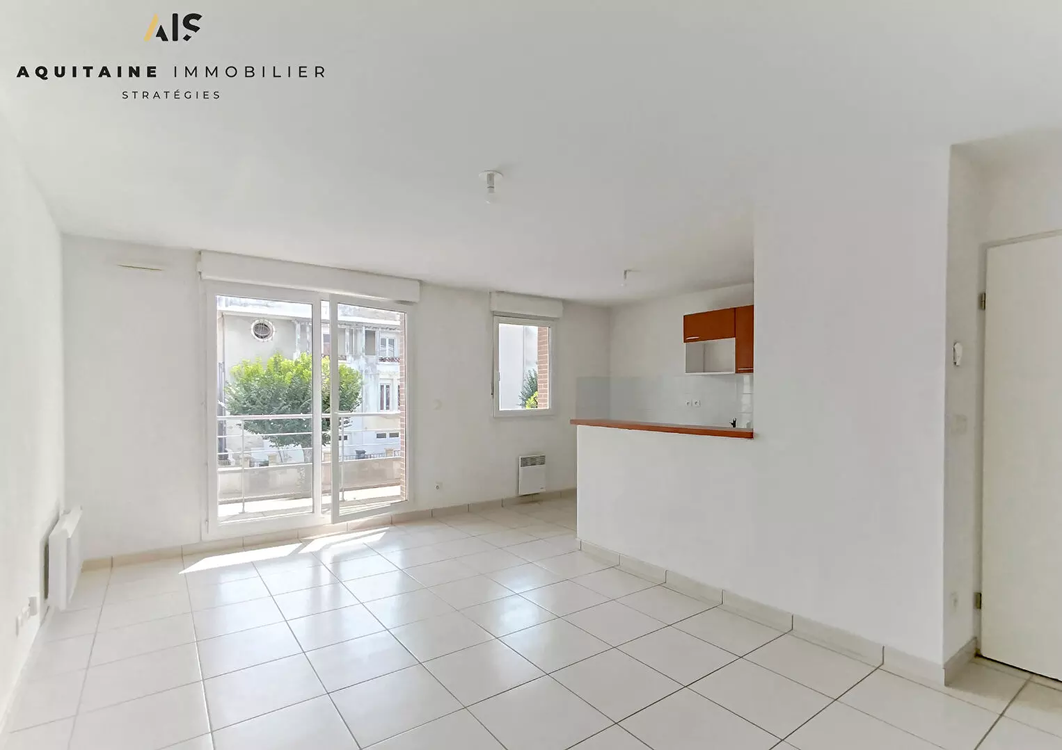 AQUITAINE IMMOBILIER STRATÉGIES - EXCLUSIVITÉ - LIBRE DE TOUTE OCCUPATION -POITIERS - APPARTEMENT TYPE 3 - 63 M² / image 1