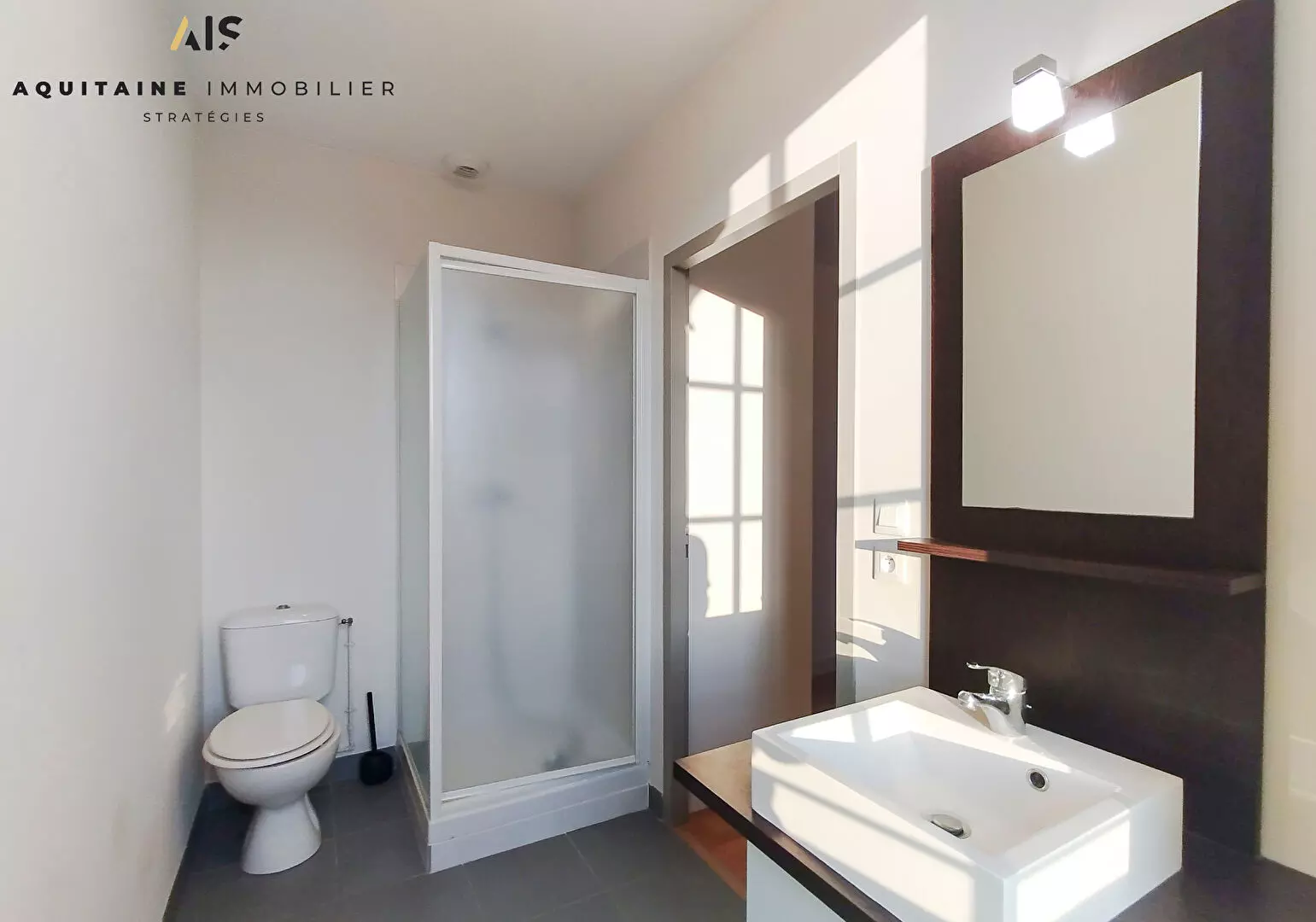 AQUITAINE IMMOBILIER STRATEGIES - EXCLUSIVITE - POITIERS CENTRE VILLE - APPARTEMENT T3 70 M² - LIBRE DE TOUTE OCCUPATION / image 5