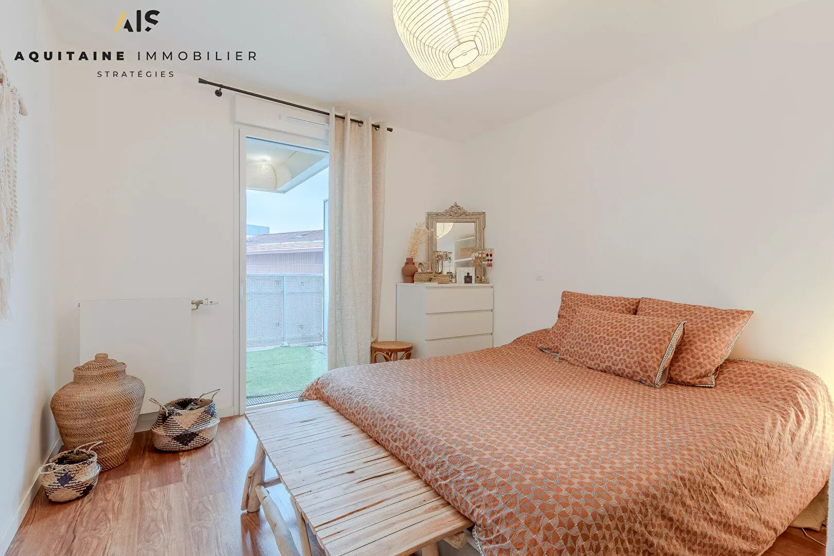 AQUITAINE IMMOBILIER STRATEGIES - EXCLUSIVITE - APPARTEMENT T4  80 M² + TERRASSE 31 M² + PARKING SOUS SOL BORDEAUX  GARE/ EURATLANTIQUE/BELCIER / image 5