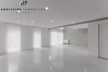 DEJA VENDU PAR L AGENCE - AQUITAINE IMMOBILIER STRATEGIES - EXCLUSIVITE - BORDEAUX QUAI DE BRAZZA - DUPLEX 146 M² T5/6 AVEC TERRASSE  DE 15 M² + PARKINF PRIVATIF. / image 0