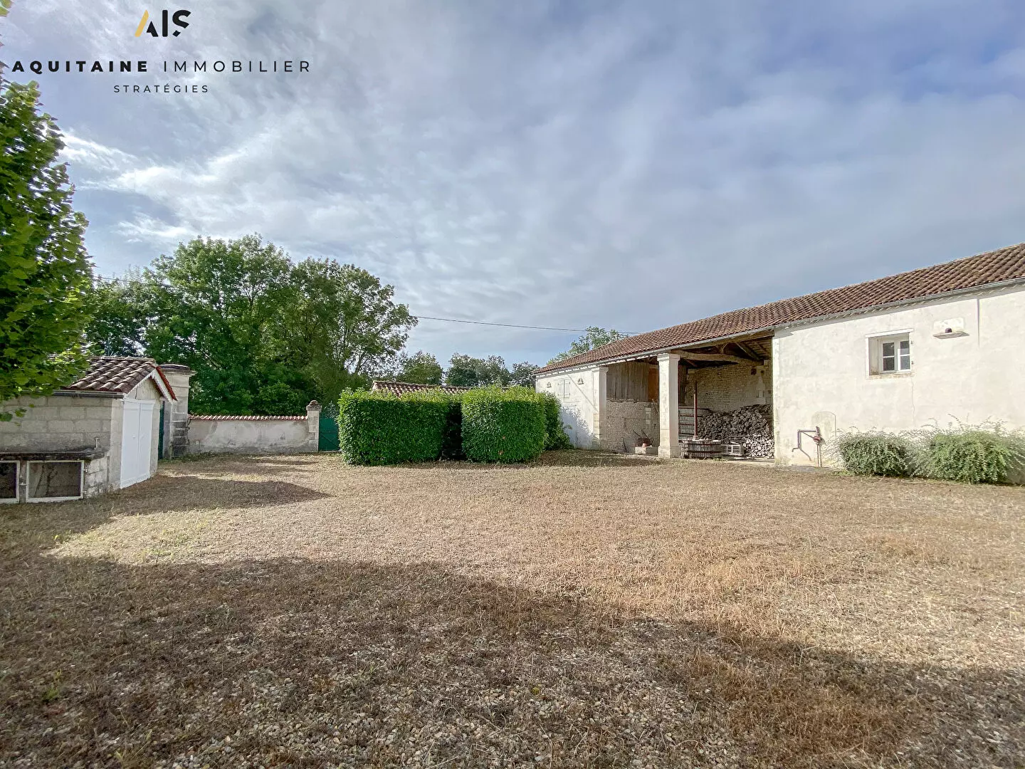 Ancienne ferme avec dépendances Saint Palais Du Ne / image 2