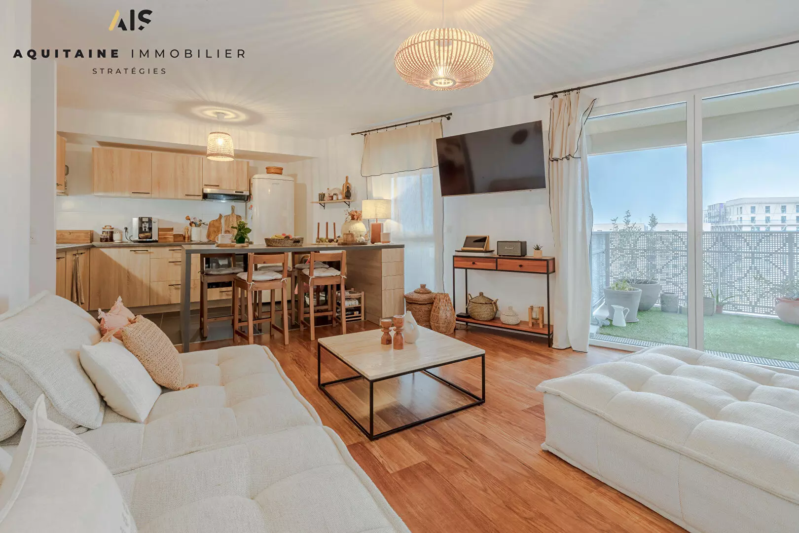 AQUITAINE IMMOBILIER STRATEGIES - EXCLUSIVITE - APPARTEMENT T4  80 M² + TERRASSE 31 M² + PARKING SOUS SOL BORDEAUX  GARE/ EURATLANTIQUE/BELCIER / image 0