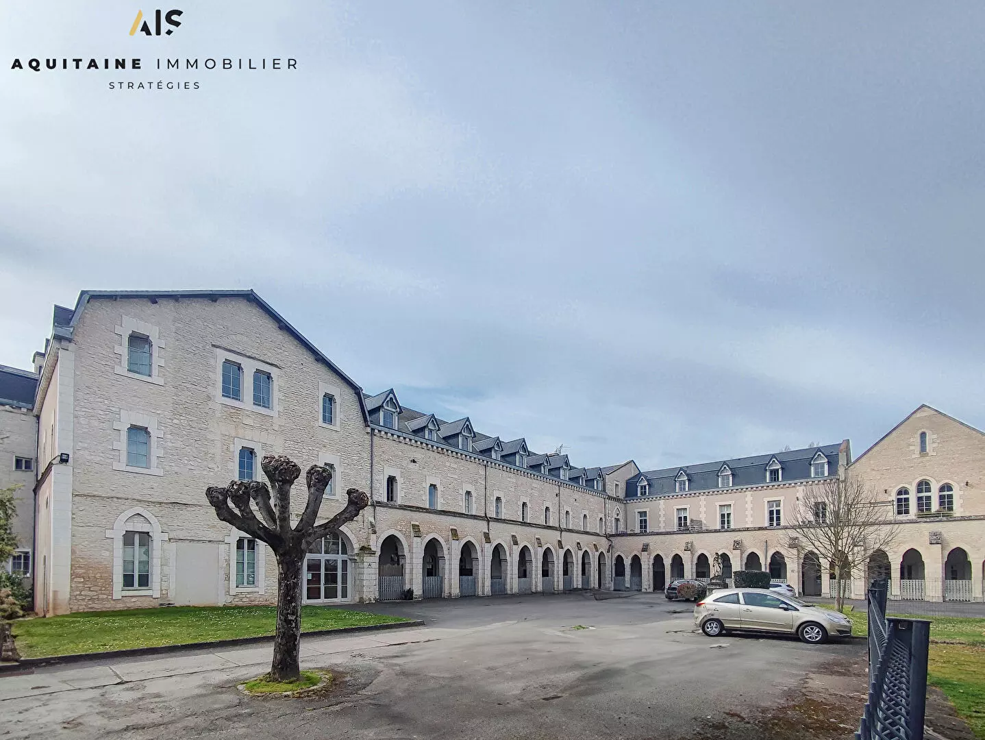 AQUITAINE IMMOBILIER STRATEGIES - EXCLUSIVITE - POITIERS CENTRE VILLE - APPARTEMENT T3 70 M² - LIBRE DE TOUTE OCCUPATION / image 11