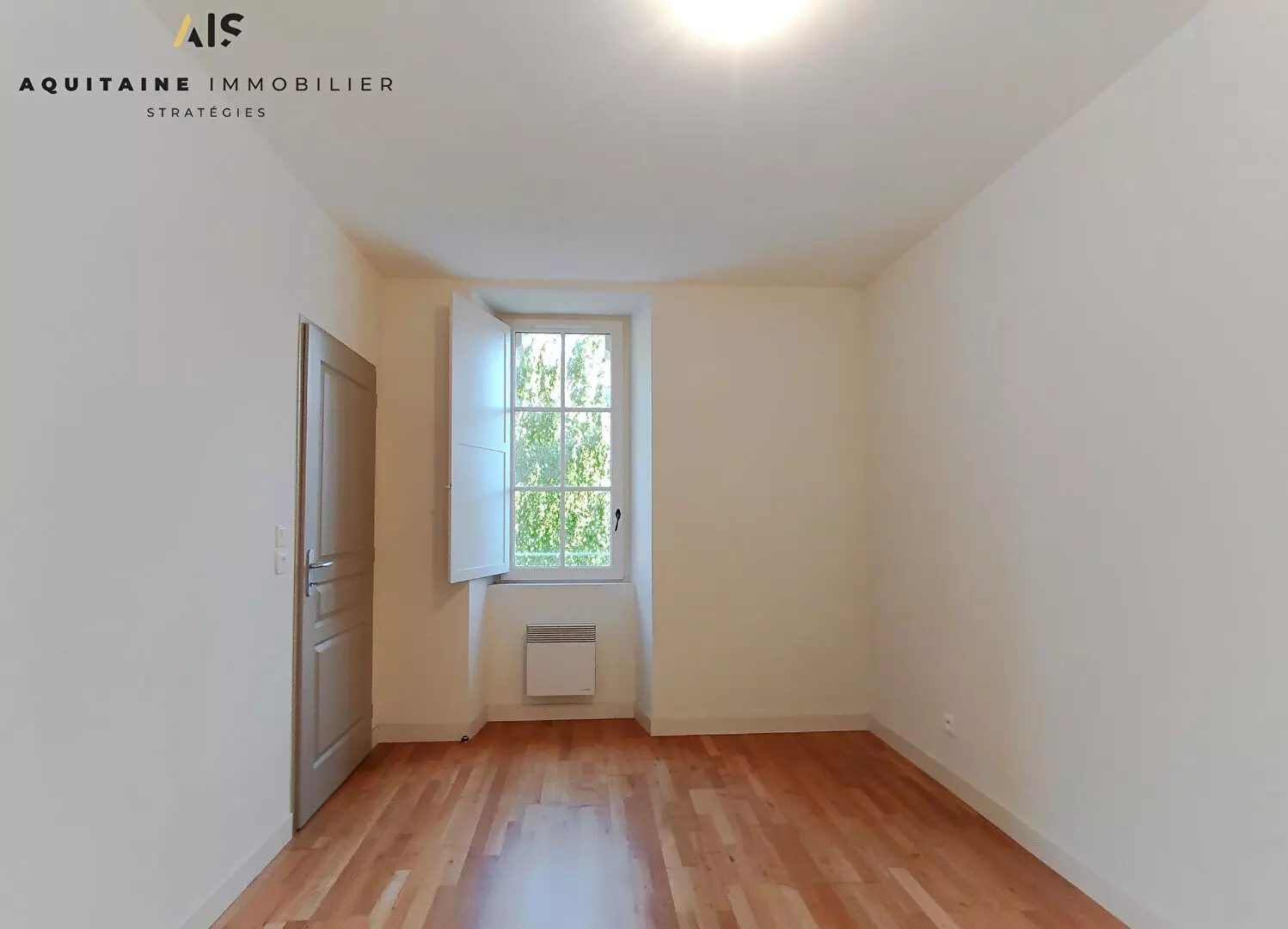 AQUITAINE IMMOBILIER STRATEGIES - EXCLUSIVITE - POITIERS CENTRE VILLE - APPARTEMENT T3 70 M² - LIBRE DE TOUTE OCCUPATION / image 3