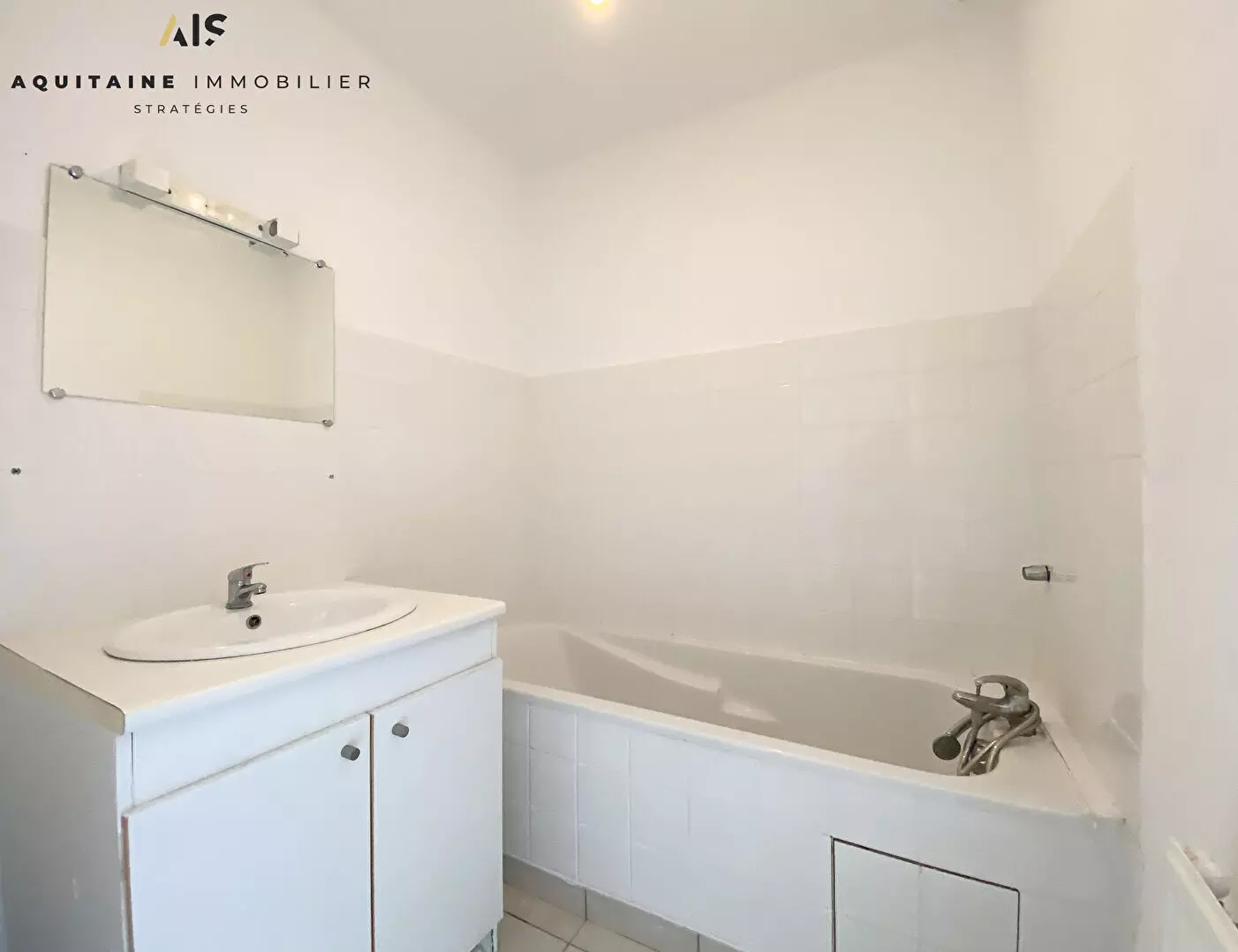 AQUITAINE IMMOBILIER STRATÉGIES - EXCLUSIVITÉ - BUXEROLLES - MAISON/APPARTEMENT TYPE 3 - ... M² - JARDINET AVEC TERRASSE - PARKING / image 5