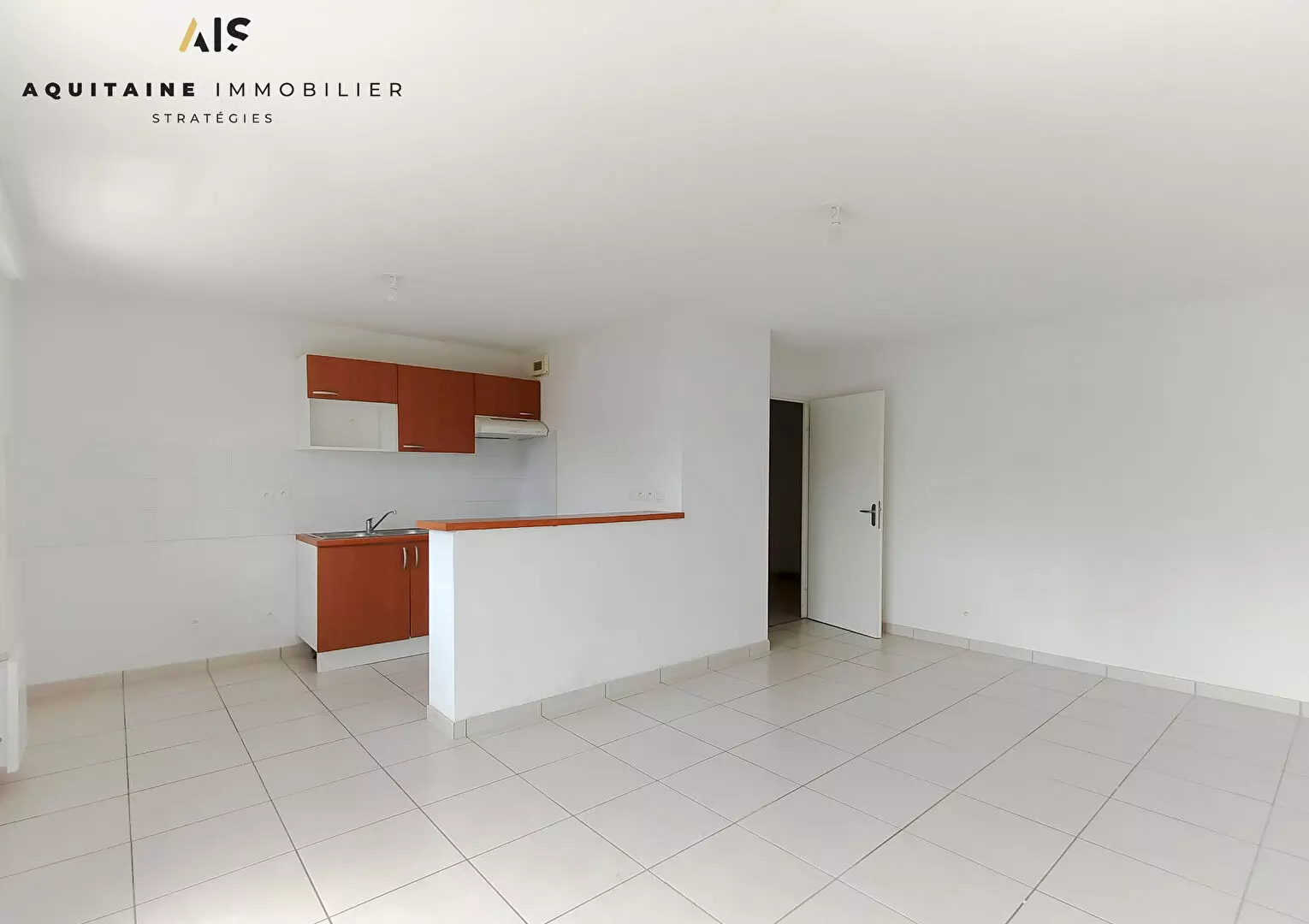 AQUITAINE IMMOBILIER STRATÉGIES - EXCLUSIVITÉ - LIBRE DE TOUTE OCCUPATION -POITIERS - APPARTEMENT TYPE 3 - 63 M² / image 2