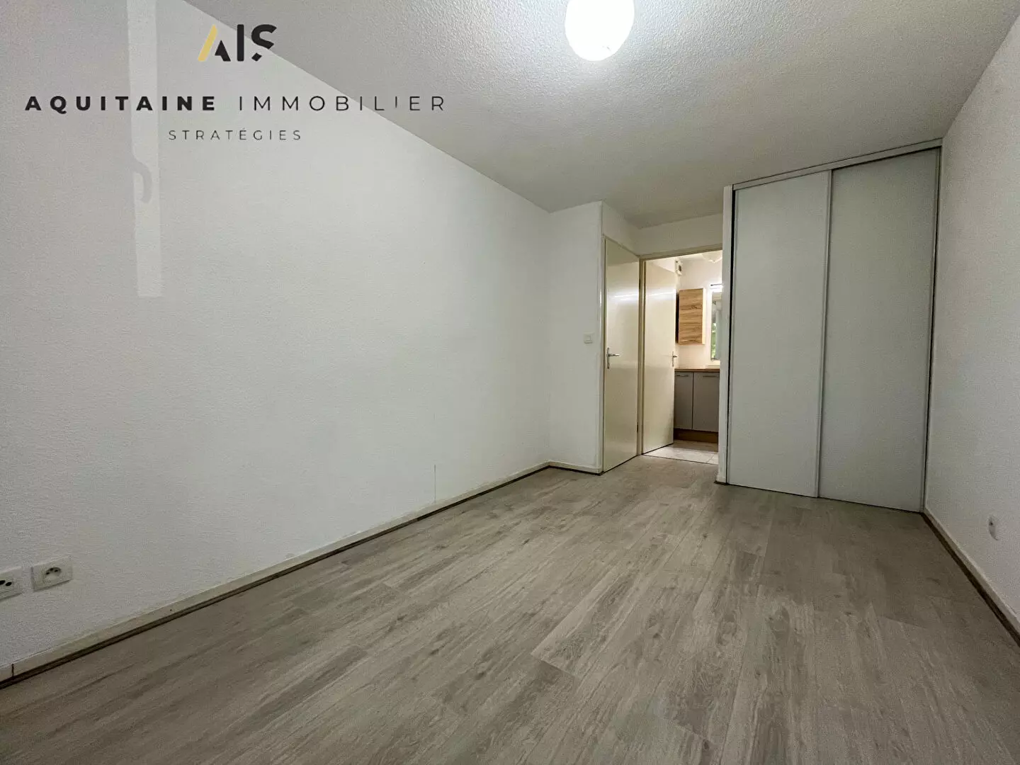 AQUITAINE IMMOBILIER STRATÉGIES - EXCLUSIVITE - APPARTEMENT T4 DE 80,34M2 AVEC TERRASSE, BALCON ET PARKING / image 7