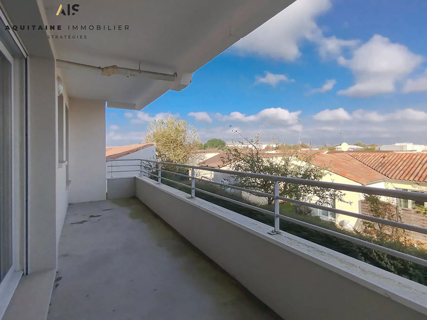 AQUITAINE IMMOBILIER STRATÉGIES - EXCLUSIVITÉ - T2 46 M²  - LIBRE DE TOUTE OCCUPATION - ASCENSEUR - BALCON -  PARKING  PRIVATIF - BUXEROLLES / MEGA CGR. / image 0