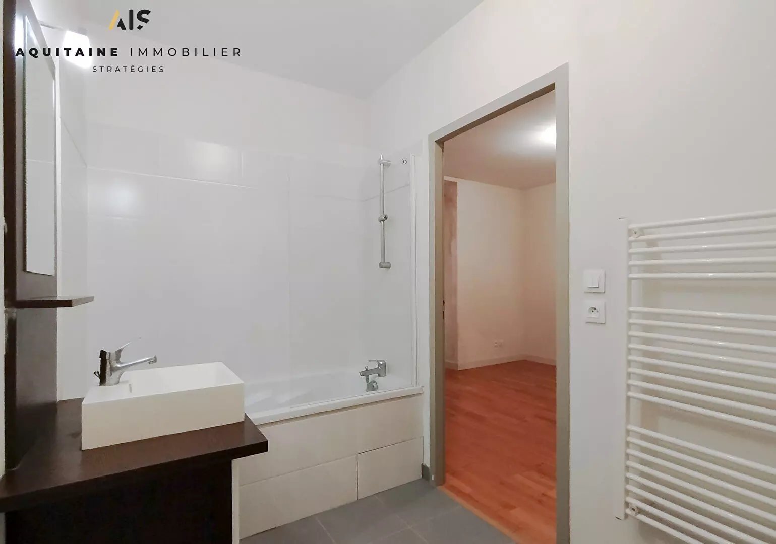 AQUITAINE IMMOBILIER STRATEGIES - EXCLUSIVITE - POITIERS CENTRE VILLE - APPARTEMENT T3 70 M² - LIBRE DE TOUTE OCCUPATION / image 8